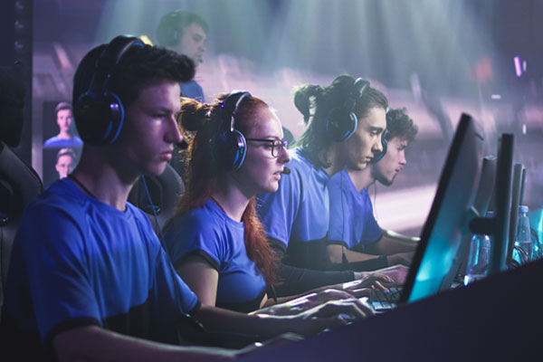 Level Up: The Rise of Esports and Streaming in the Digital Entertainment Era